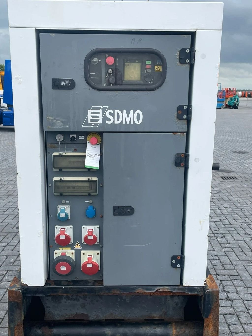 Notstromaggregat des Typs SDMO R220C3 220 KVA 400/230V, Gebrauchtmaschine in Marknesse (Bild 8)