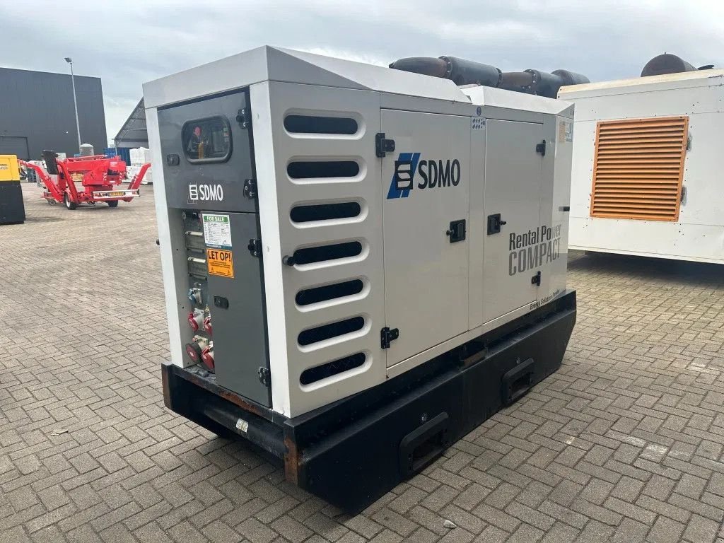 Notstromaggregat typu SDMO R90 C3 John Deere Leroy Somer 90 kVA Silent Rental generatorset, Gebrauchtmaschine w VEEN (Zdjęcie 1)