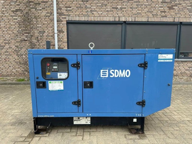 Notstromaggregat van het type SDMO T44K Mitsubishi 44 kVA Silent generatorset as New ! 37 hours !, Gebrauchtmaschine in VEEN (Foto 1)