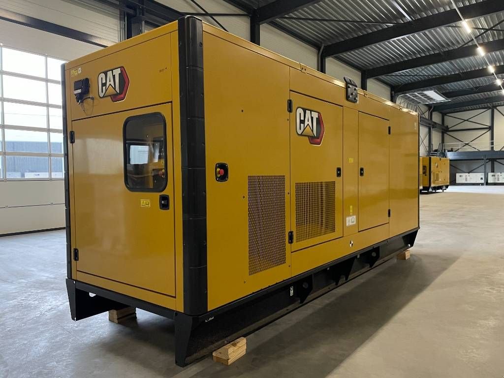 Notstromaggregat van het type Sonstige Cat DE550E0 - C15 - 550 kVA Generator - DPX-18027, Neumaschine in Oudenbosch (Foto 4)