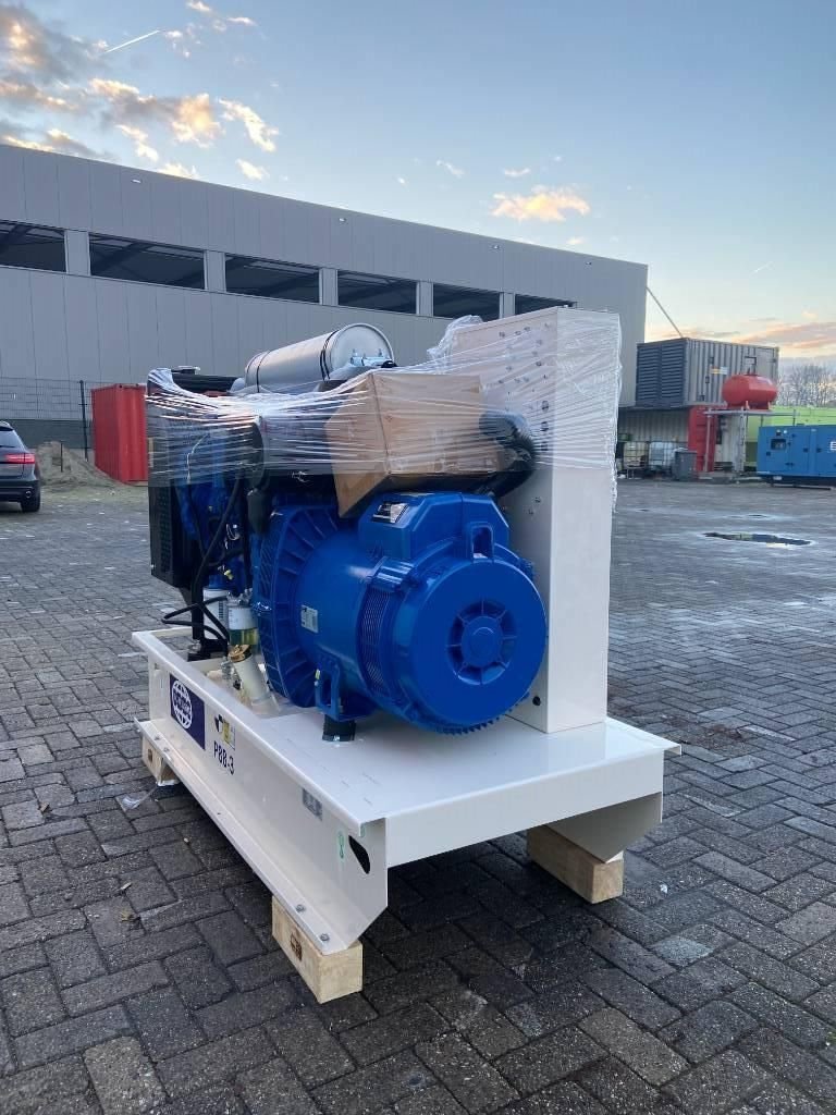 Notstromaggregat del tipo Sonstige FG Wilson P88-3 - 88 kVA Open Genset - DPX-16007-O, Neumaschine In Oudenbosch (Immagine 2)