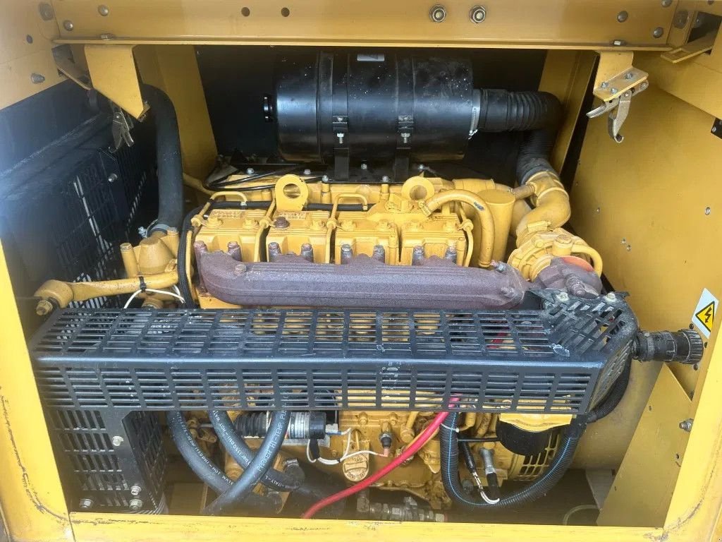 Notstromaggregat des Typs Sonstige Olympian Caterpillar 40 kVA Silent generatorset As New ! 61 uren met auto, Gebrauchtmaschine in VEEN (Bild 3)