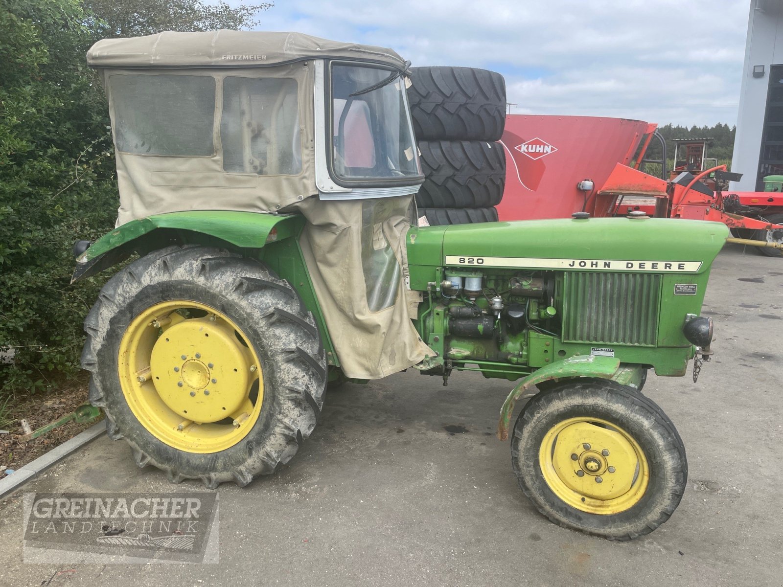 Obstbautraktor от тип John Deere 820, Gebrauchtmaschine в Pfullendorf (Снимка 1)