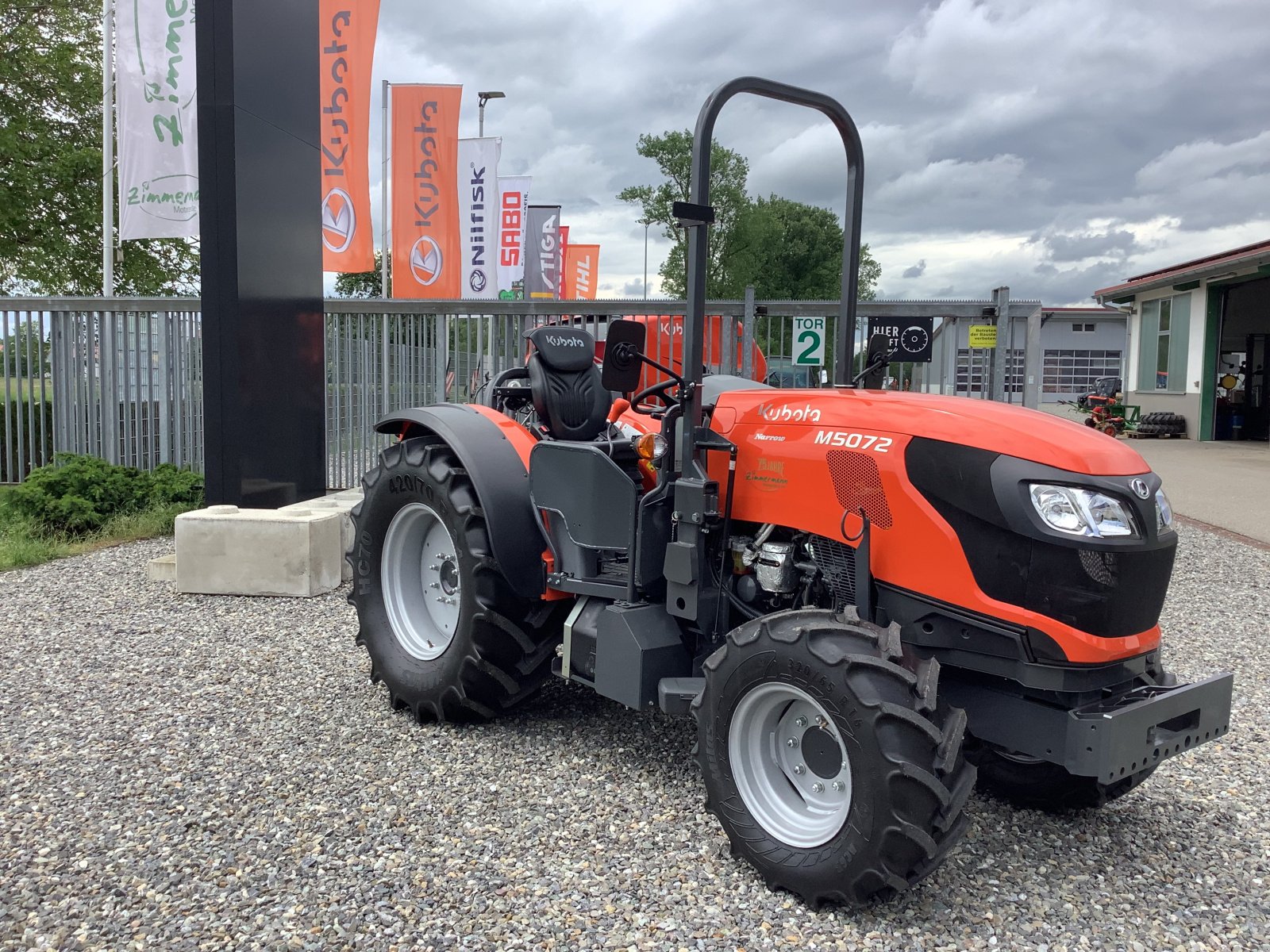 Obstbautraktor του τύπου Kubota M 5072 Narrow, Neumaschine σε Ertingen (Φωτογραφία 1)