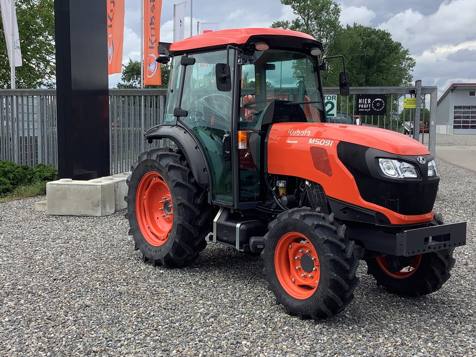 Obstbautraktor του τύπου Kubota M5091 Narrow, Neumaschine σε Ertingen (Φωτογραφία 1)