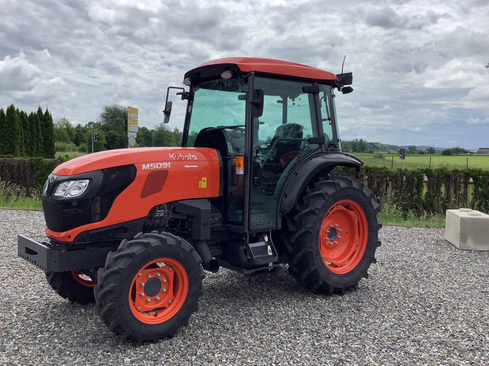 Obstbautraktor des Typs Kubota M5091 Narrow, Neumaschine in Ertingen (Bild 4)