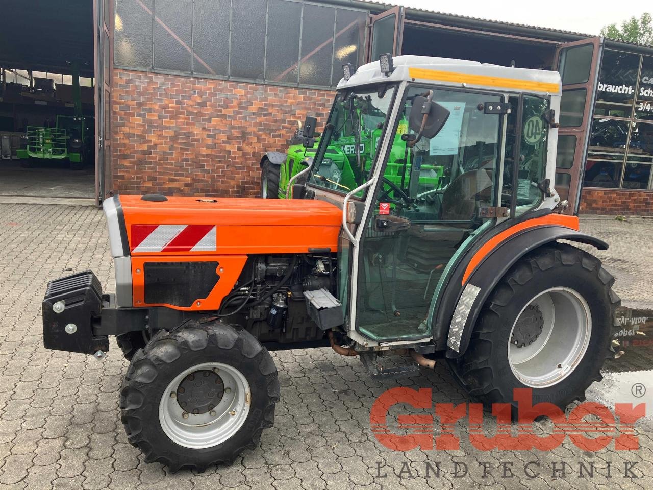 Obstbautraktor van het type Massey Ferguson 274 V, Gebrauchtmaschine in Ampfing (Foto 1)