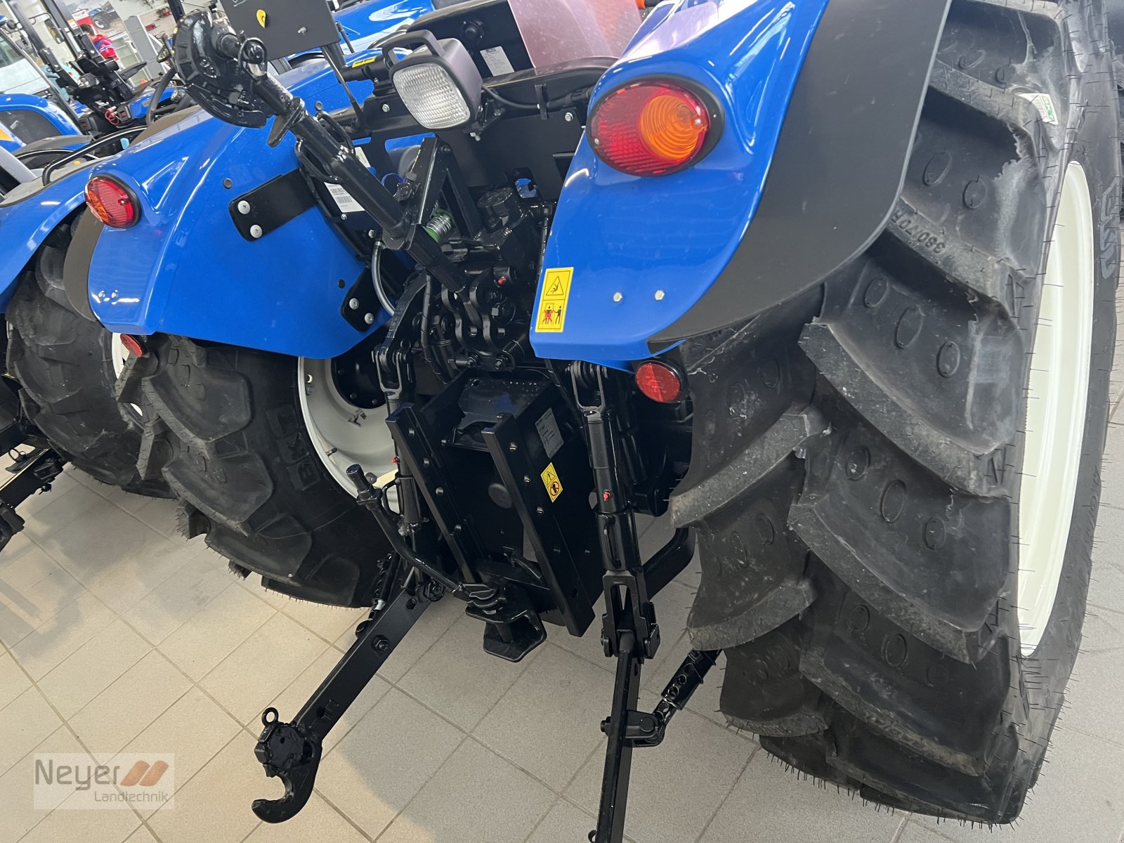 Obstbautraktor от тип New Holland T3.60 Low Profile, Neumaschine в Bad Waldsee Mennisweiler (Снимка 8)