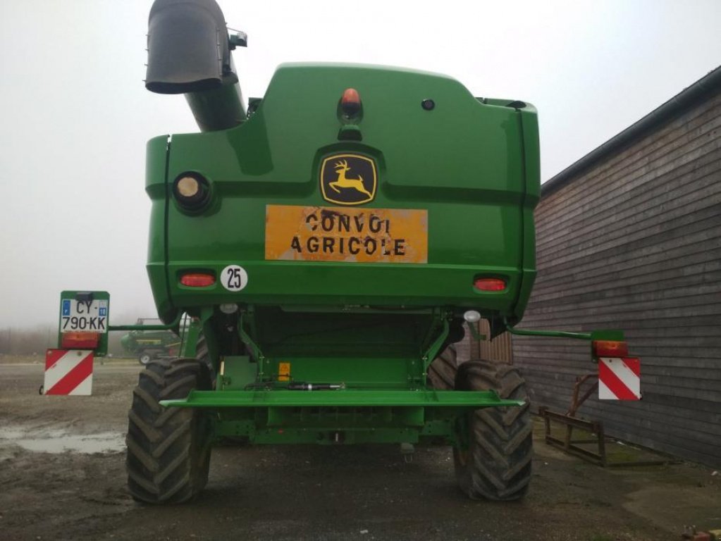 Oldtimer-Mähdrescher of the type John Deere S660i, Neumaschine in Звенигородка (Picture 7)