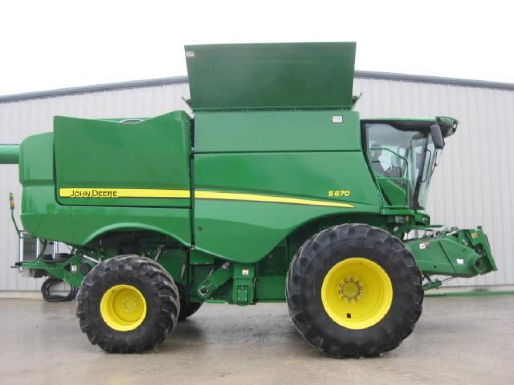 Oldtimer-Mähdrescher Türe ait John Deere S670, Neumaschine içinde Путрівка (resim 5)