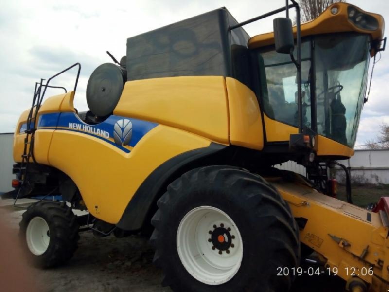 Oldtimer-Mähdrescher of the type New Holland CX6090, Neumaschine in Миколаїв (Picture 1)