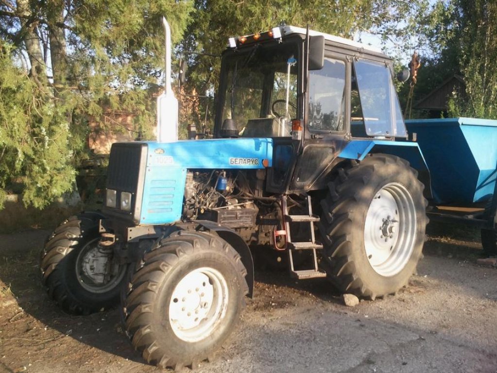 Oldtimer-Traktor tipa Belarus Беларус-1025, Neumaschine u Запоріжжя (Slika 1)