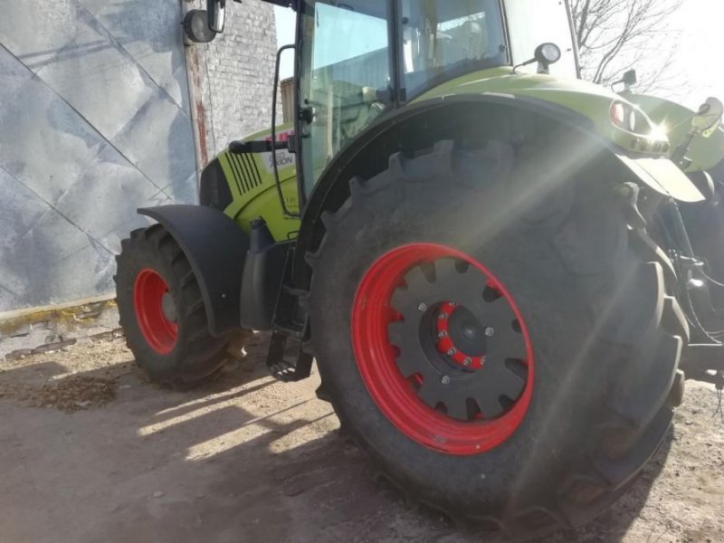 Oldtimer-Traktor of the type CLAAS Axion 850, Neumaschine in Суми