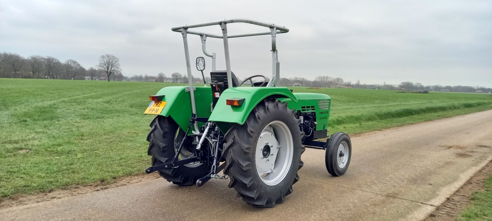 Oldtimer-Traktor of the type Deutz 4006, Gebrauchtmaschine in Fleringen (Picture 4)