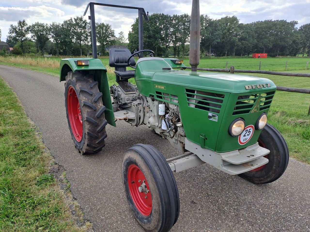 Oldtimer-Traktor of the type Deutz 5006, Gebrauchtmaschine in Wierden (Picture 1)