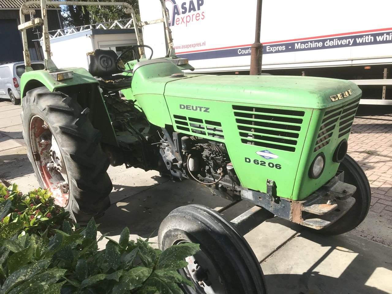 Oldtimer-Traktor типа Deutz D6006, Gebrauchtmaschine в Overschild (Фотография 2)