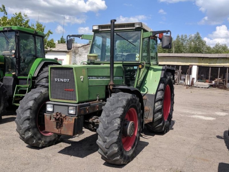 Oldtimer-Traktor of the type Fendt Favorit 612 LS, Neumaschine in Золочів