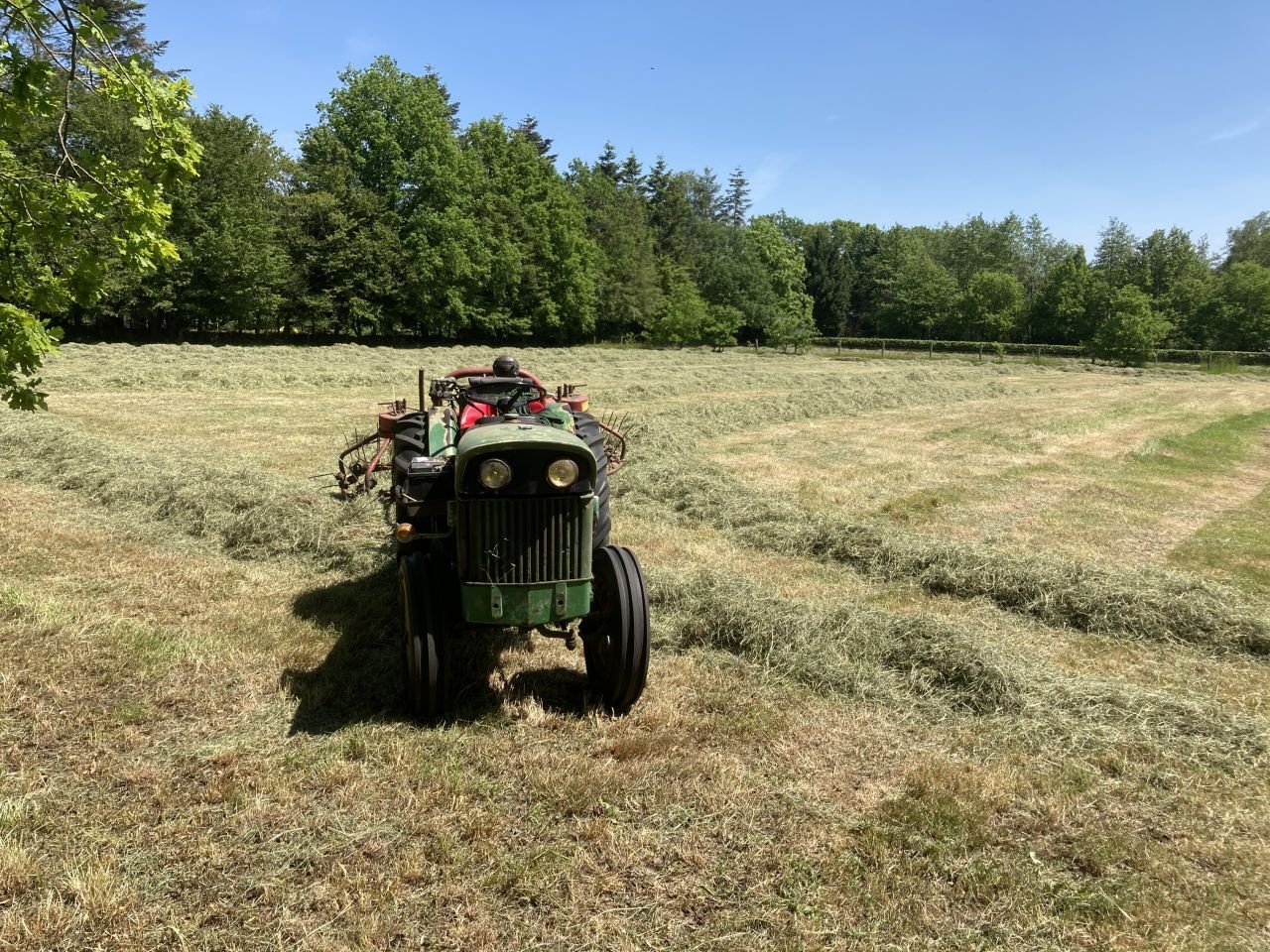 Oldtimer-Traktor des Typs John Deere 1020, Gebrauchtmaschine in LEERSUM (Bild 3)