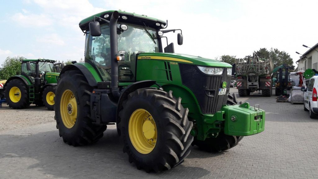 Oldtimer-Traktor типа John Deere 7230R, Neumaschine в Путрівка (Фотография 1)