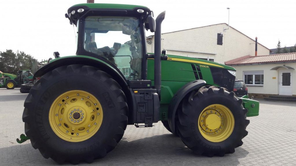 Oldtimer-Traktor от тип John Deere 7230R, Neumaschine в Путрівка (Снимка 2)