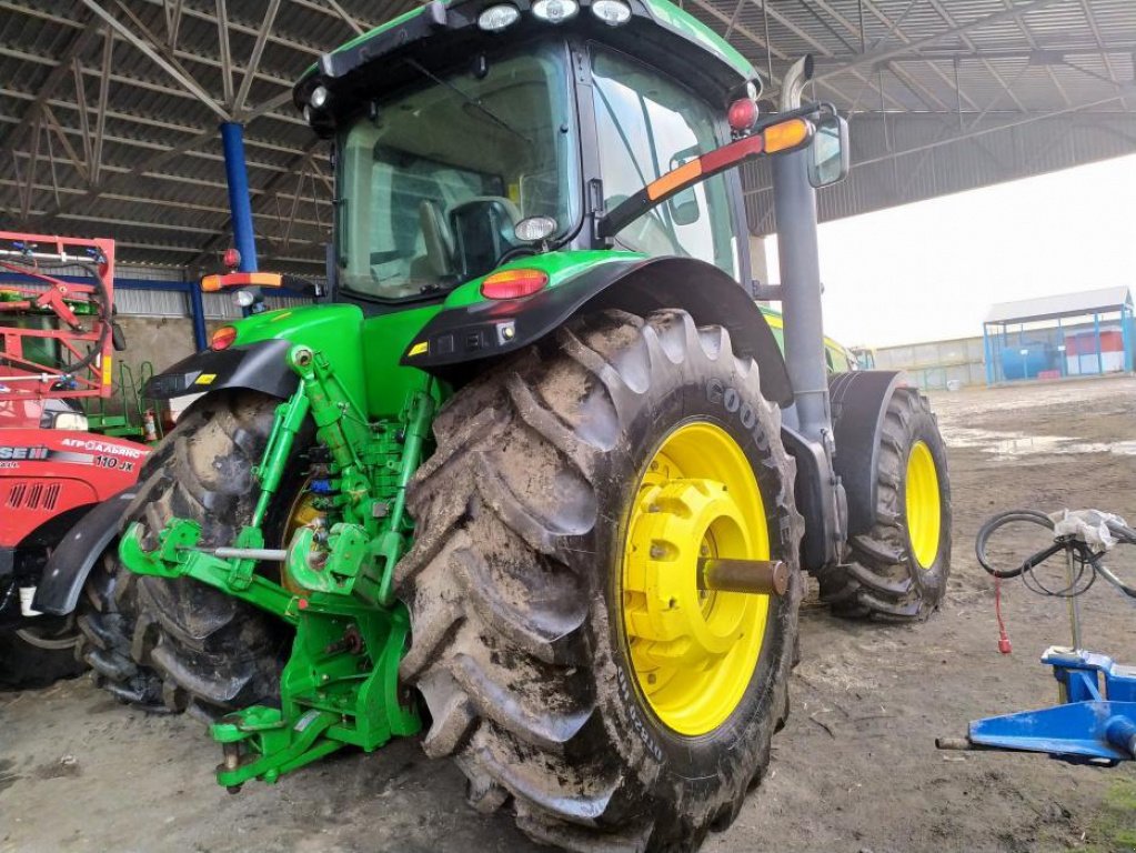 Oldtimer-Traktor a típus John Deere 8310 R Auto Trac, Neumaschine ekkor: Га́йворон  (Kép 1)