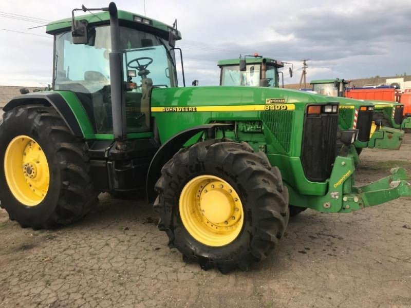 Oldtimer-Traktor del tipo John Deere 8400, Neumaschine In Полтава (Immagine 1)