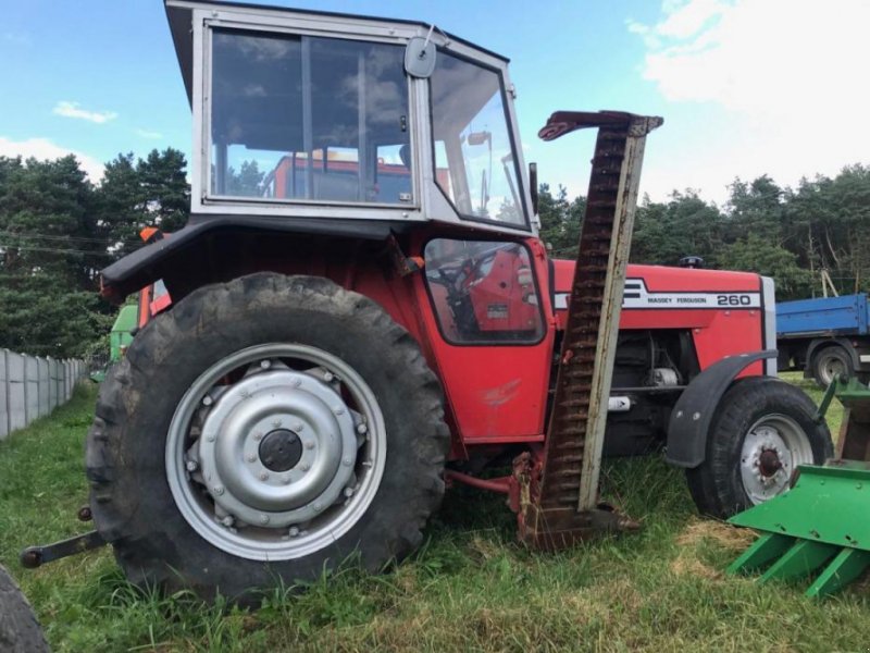 Oldtimer-Traktor of the type Massey Ferguson 260, Neumaschine in Червоноград