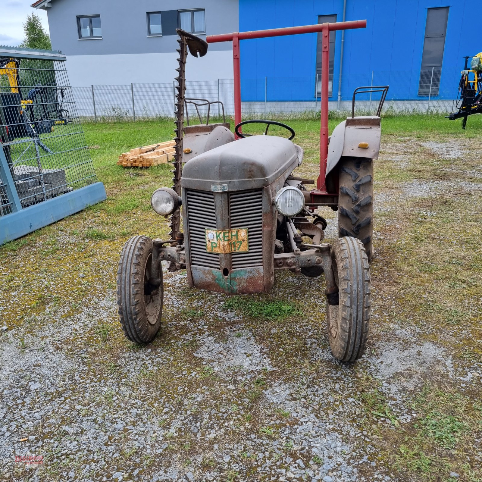 Oldtimer-Traktor of the type Massey Ferguson TE-D 225, Gebrauchtmaschine in Rottenburg a.d. Laaber (Picture 4)