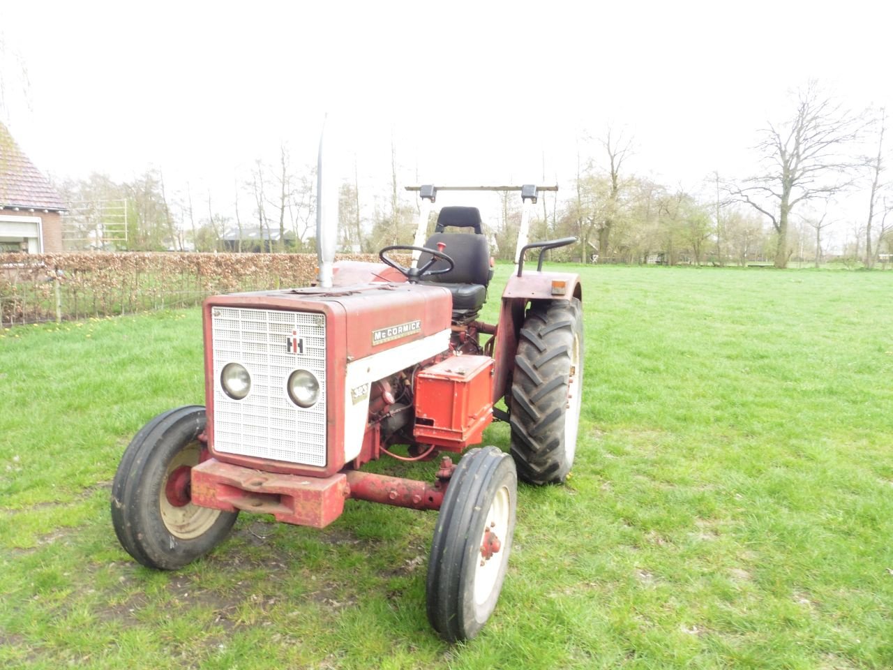 Oldtimer-Traktor del tipo McCormick 323, Gebrauchtmaschine en Lunteren (Imagen 1)