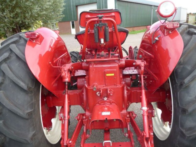 Oldtimer-Traktor des Typs McCormick b 614, Gebrauchtmaschine in Oirschot (Bild 7)