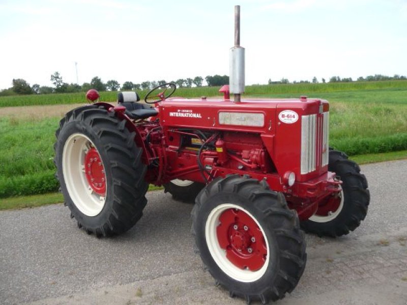 Oldtimer-Traktor Türe ait McCormick b 614, Gebrauchtmaschine içinde Oirschot (resim 1)