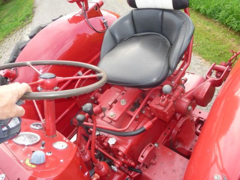 Oldtimer-Traktor Türe ait McCormick b 614, Gebrauchtmaschine içinde Oirschot (resim 11)