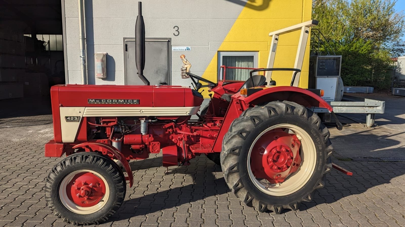 Oldtimer-Traktor des Typs McCormick IHC 423, Gebrauchtmaschine in Würzburg (Bild 1)