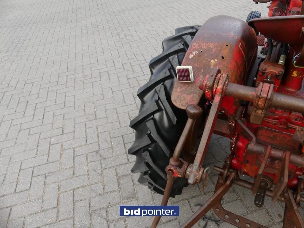 Oldtimer-Traktor of the type McCormick Super FCD Vineyard, Gebrauchtmaschine in Deurne (Picture 4)