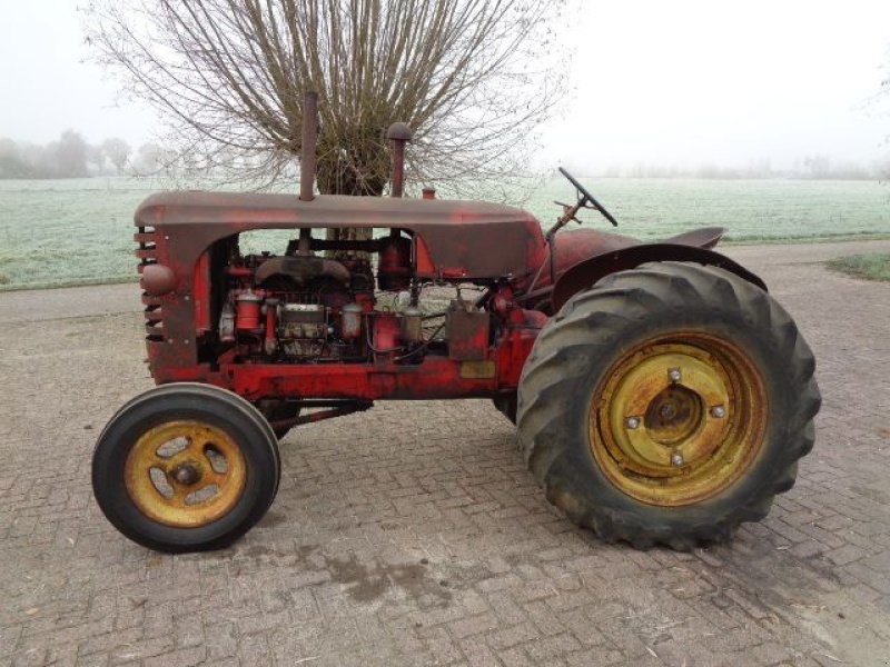 Oldtimer-Traktor des Typs Sonstige Massey Harris 744, Gebrauchtmaschine in Oirschot (Bild 3)