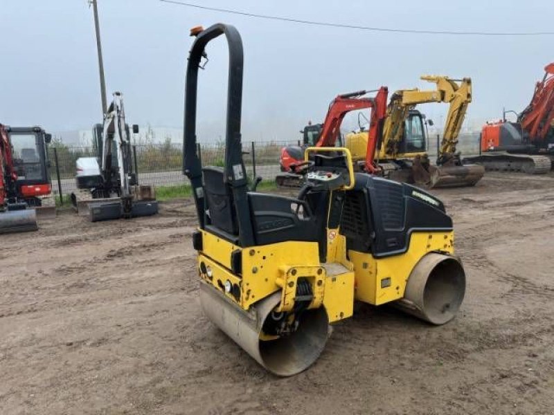 Packer & Walze van het type Bomag BW 100, Gebrauchtmaschine in MOL (Foto 4)