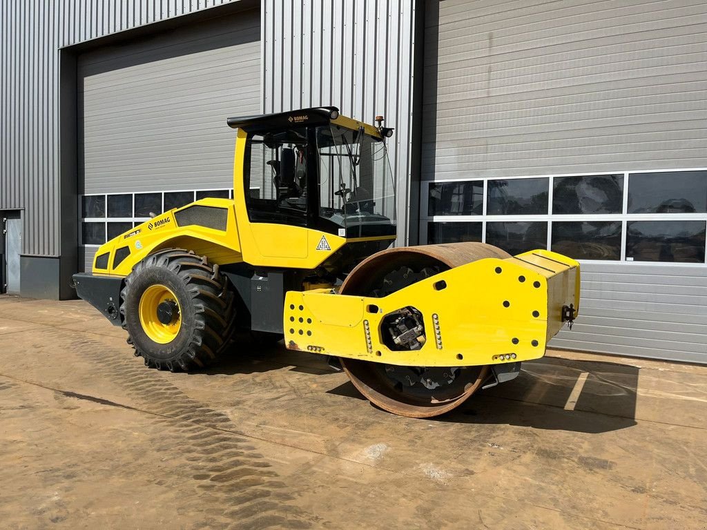 Packer & Walze del tipo Bomag BW219DH-5 / CE certified / 2021 / low hours, Gebrauchtmaschine en Velddriel (Imagen 5)