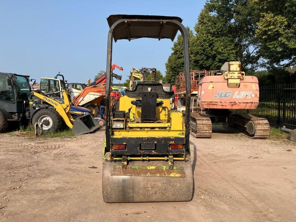 Packer & Walze del tipo Caterpillar CB-224C, Gebrauchtmaschine en Antwerpen (Imagen 4)