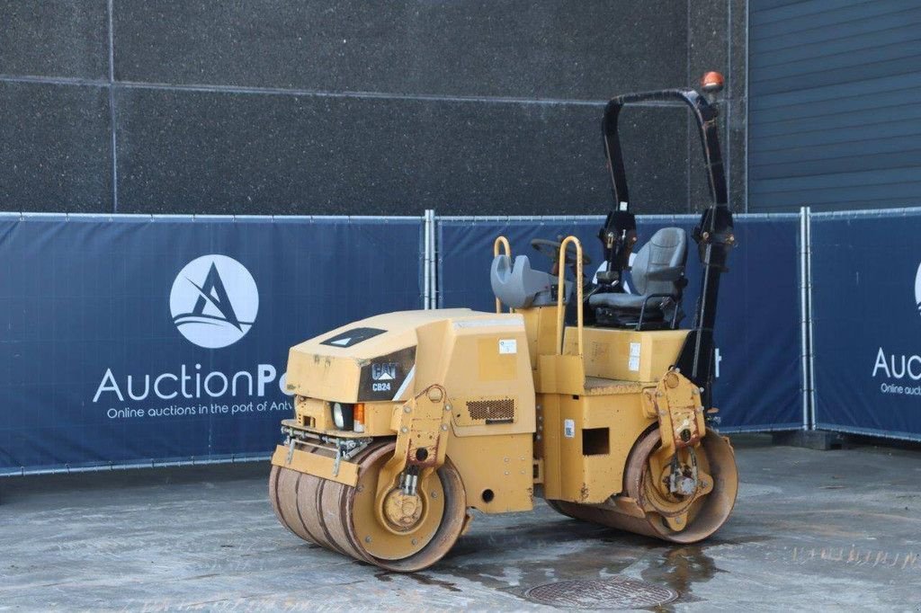 Packer & Walze of the type Caterpillar CB24, Gebrauchtmaschine in Antwerpen (Picture 10)