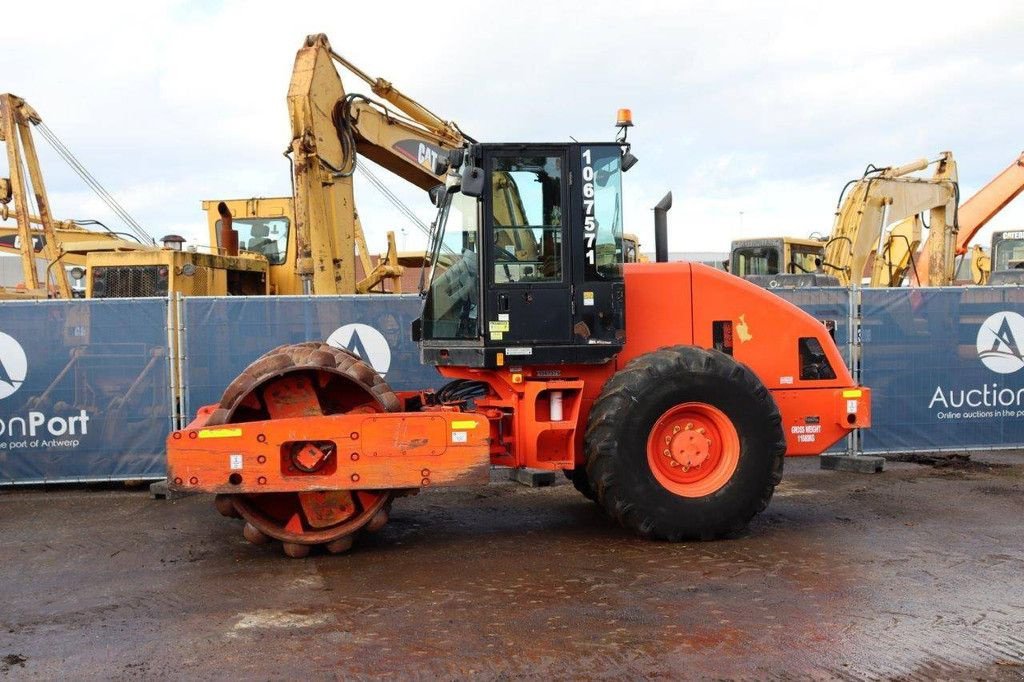 Packer & Walze del tipo Caterpillar CP-533E, Gebrauchtmaschine In Antwerpen (Immagine 1)