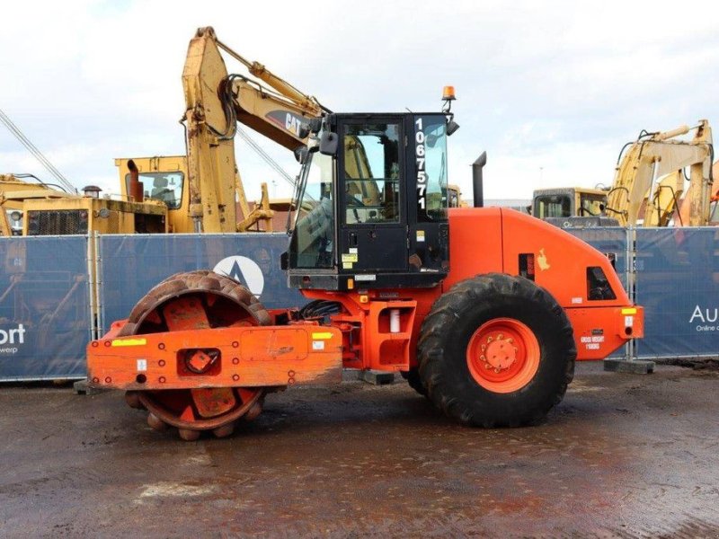 Packer & Walze del tipo Caterpillar CP-533E, Gebrauchtmaschine In Antwerpen (Immagine 1)