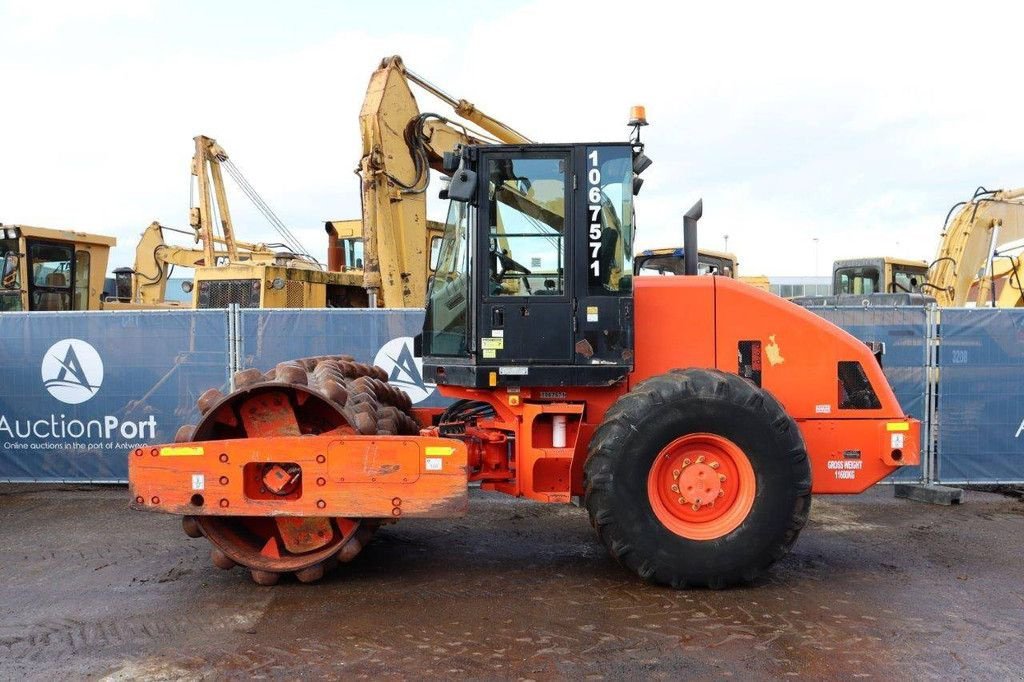 Packer & Walze del tipo Caterpillar CP-533E, Gebrauchtmaschine In Antwerpen (Immagine 2)