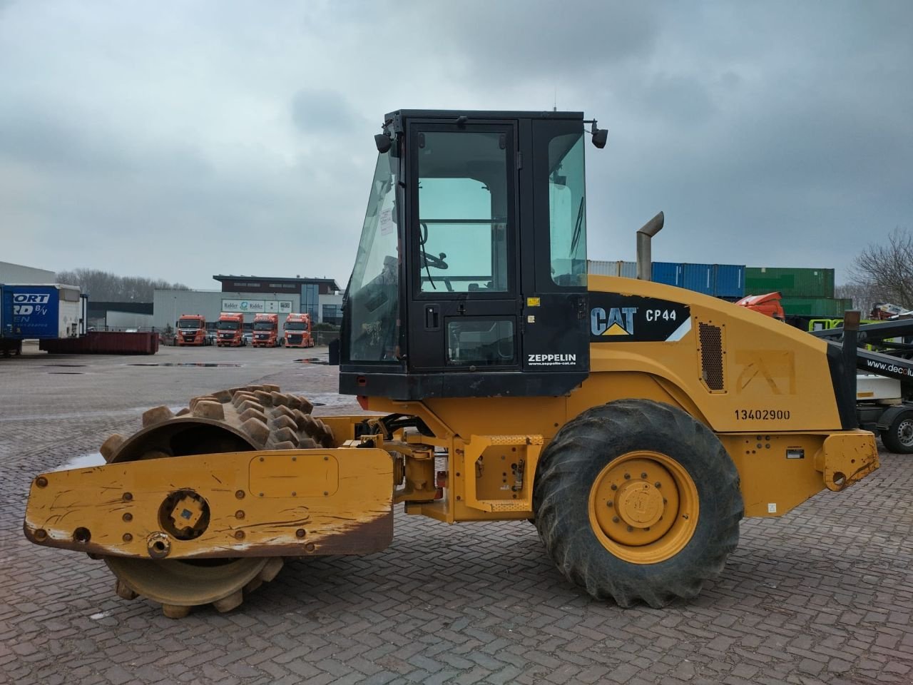 Packer & Walze van het type Caterpillar CP44 Vibrating Roller, Gebrauchtmaschine in Bergschenhoek (Foto 9)