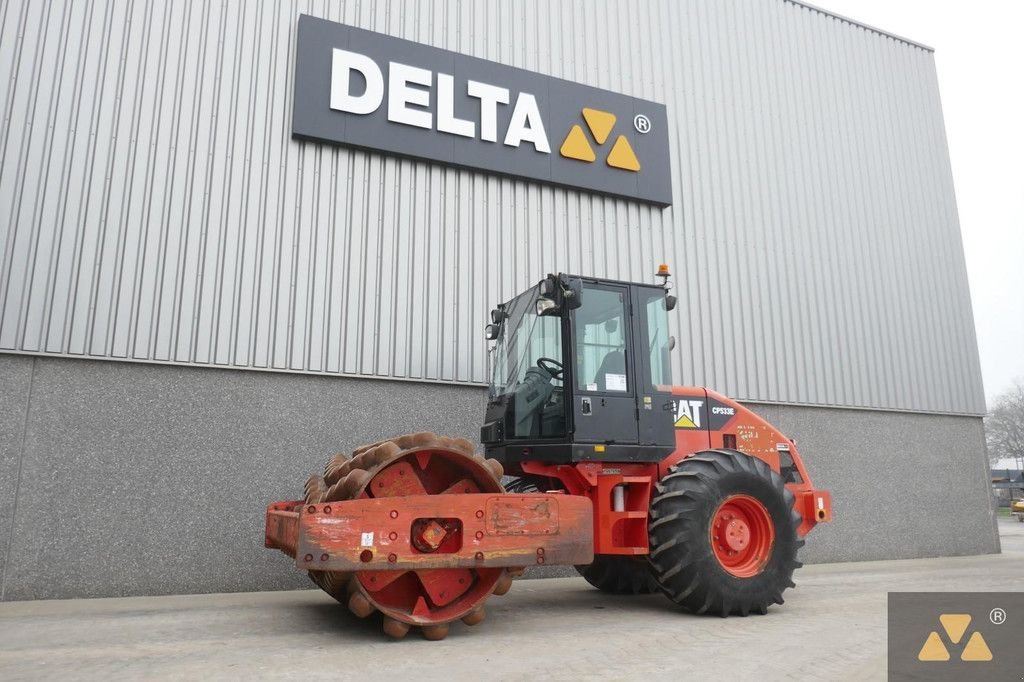 Packer & Walze of the type Caterpillar CP533E, Gebrauchtmaschine in Zevenbergen (Picture 4)