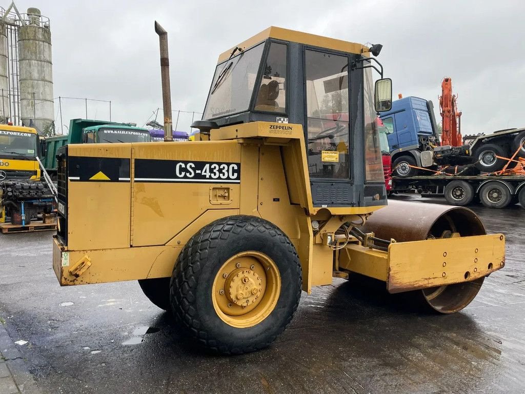 Packer & Walze типа Caterpillar CS-433C Compactor Roller 4.804 hours only German Machine CE! Top, Gebrauchtmaschine в 'S-Hertogenbosch (Фотография 7)