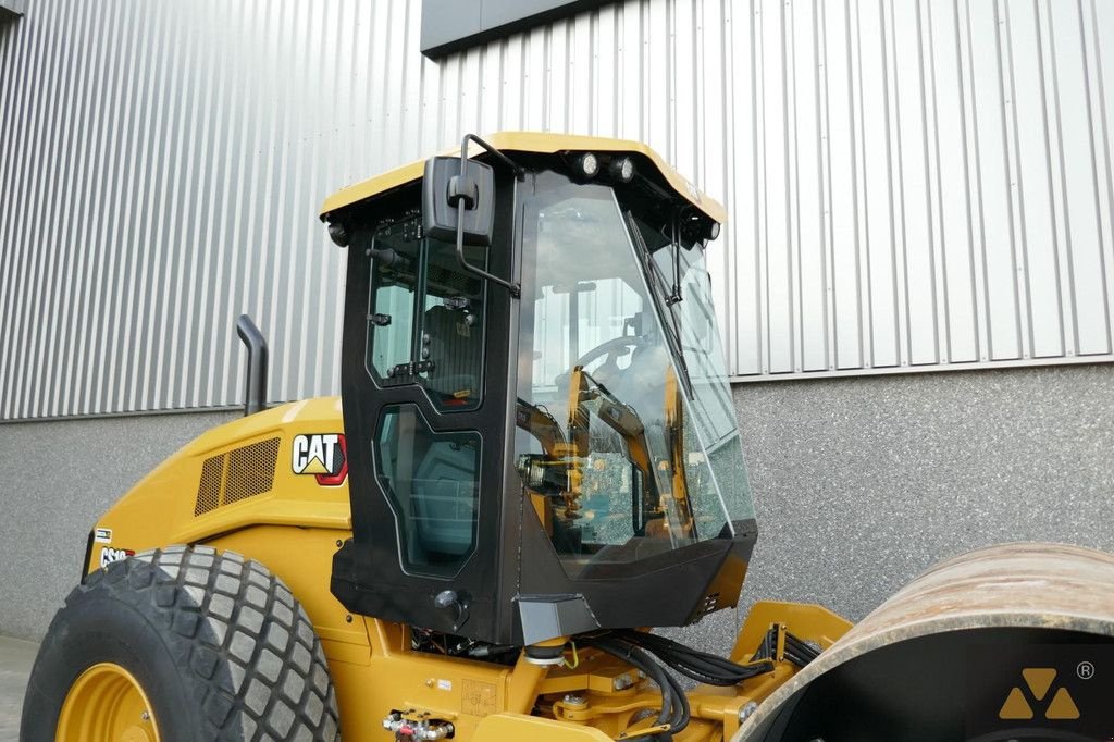 Packer & Walze Türe ait Caterpillar CS10GC, Neumaschine içinde Zevenbergen (resim 10)