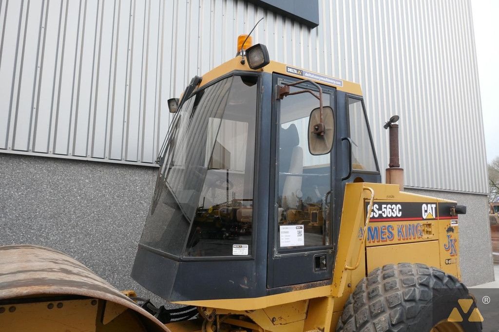 Packer & Walze du type Caterpillar CS563C, Gebrauchtmaschine en Zevenbergen (Photo 11)