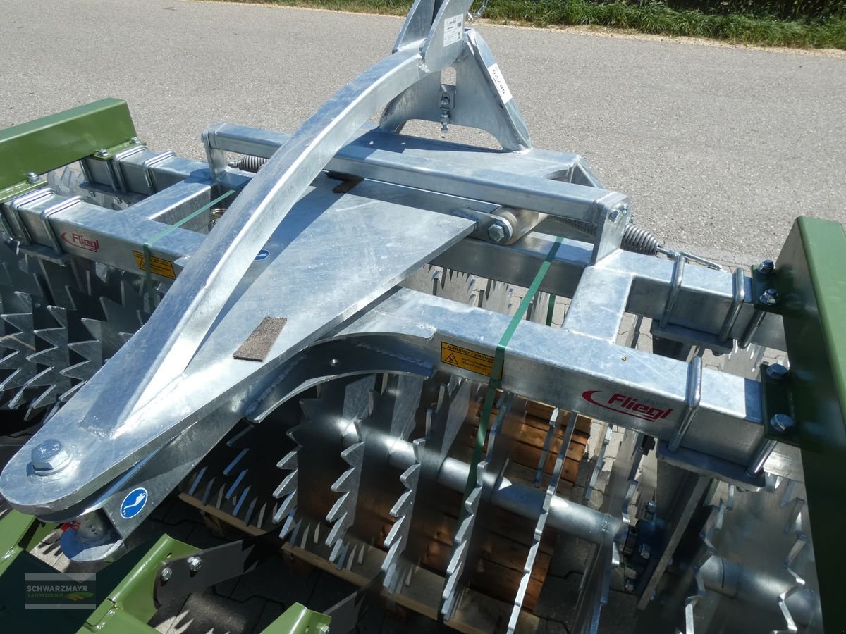 Packer & Walze του τύπου Fliegl Profiwalze 3000/Messerwalze, Neumaschine σε Gampern (Φωτογραφία 11)