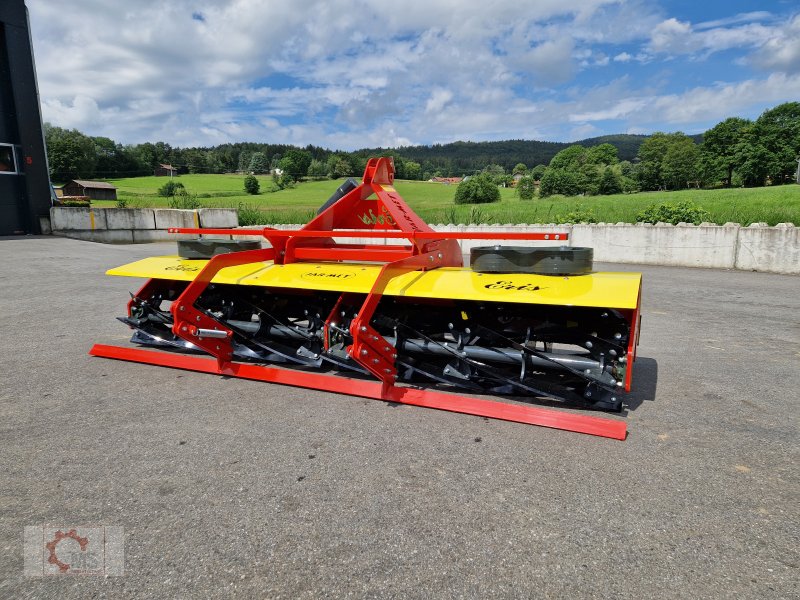 Packer & Walze van het type Jar-Met Messerwalze 3m Frontanbau Vorlaufschiene, Neumaschine in Tiefenbach (Foto 1)