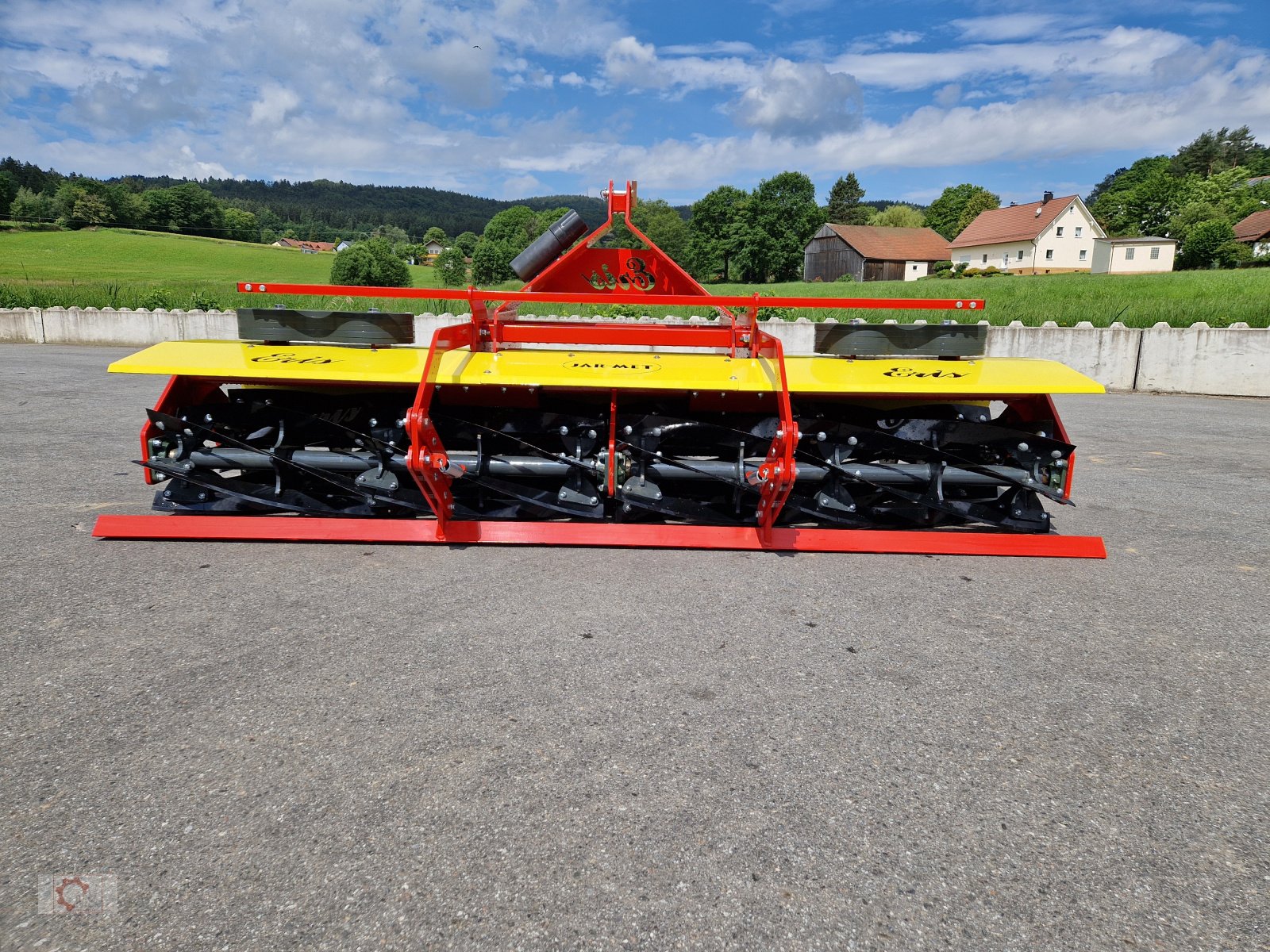 Packer & Walze van het type Jar-Met Messerwalze 3m Frontanbau Vorlaufschiene, Neumaschine in Tiefenbach (Foto 2)